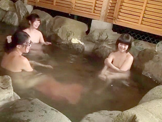 Horny Japanese Babe Caught in the Act by Peeping Tom at Public Onsen - XXX Porn Nippon